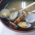 新島水産 - 味噌汁にアサリ大量