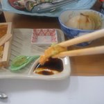 新島水産 - 赤ウニ　次はワサビ醤油で