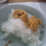 新島水産 - ウニ丼にもできます。