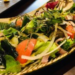 馳走飯屋 成佑 - 海鮮サラダ¥800。わさび醤油でいただきます。