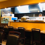 馳走飯屋 成佑 - スゴ腕店主の頭がチラリ。