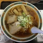 " - キャーーー！！！なんたって本中華！！！550ペセタ。
                
                嘘です￥550です。
                
                いい感じのラーメン。
                
                
                