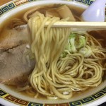 " - 麺は細ストレート。富山では珍しいな。
                
                が、この麺が中々秀逸。とんこつみたいな味気ないひやむぎみたいな麺では無い。しっかり美味い。
                
                こんなに美味しかったっけ？『あっちっち』てば。
                
                
                