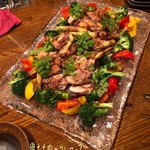 Grand Cave - 忘年会 会費7000円☆彡
                      メインディッシュは鶏もも肉のコンフィかな？お肉柔らかくてガッツリ旨〜！ベビーコーンも美味しい♪
                      料理の名前はちゃんと聞いた訳では無いので適当…まぁそんな感じかなぁと(^^ゞ