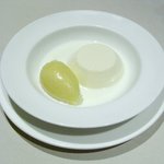 レストラン コートドール - ココナッツのブランマンジェ・洋ナシのシャーベットとともに