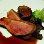 レストラン コートドール - ハンガリー産仔鴨のロースト、フォアグラのポアレとさつまいものガレットを添えて