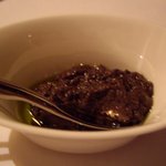 コムシコムサ - オリーブとアンチョビのガーリックソース