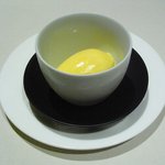 レストラン コートドール - 余市産梅のスフレ・ココナッツのアイスクリーム添え