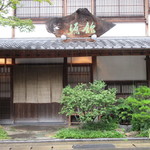 飴源 - 麻暖簾の掛かる入口