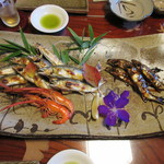 飴源 - 鮎の塩焼きと鮎の飴焼き盛り合わせ