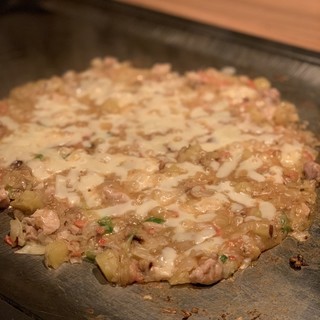 Monja-yaki that pursues the balance of dashi soup and cabbage