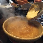 比良山荘 - 〆の雑炊鍋に特製とろろ投入