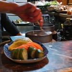 波浮港 - 釜飯作ってます。