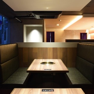 広々とした半個室タイプのテーブル席。ご家族でゆったりとお過ごしいただけます。