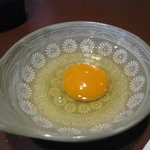 料亭 金鍋 - 牛鍋はすき焼きのように、溶き玉子で