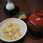 料亭 金鍋 - 最後に、釜めしです。焼き茄子の味噌汁と。