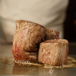 秋田牛鉄板焼 銀座五明 - 特選秋田牛 五明焼き 低温調理で約二時間焼き上げます。