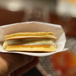 秋田牛鉄板焼 銀座五明 - どらやき：あんこが苦手なので、りんごのフロマージュ入り