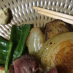 付け合わせも美味しーーー。玉ねぎはゴマ油の風味がします