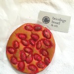 ブリコラージュ ブレッド アンド カンパニー - ブリオッシュプラリネ円。税込み　20181214　彩り鮮やかなアーモンドたっぷり、ブリオッシュおいしいよ♡