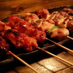 居酒屋 遊膳 - 左から、肝(300円)・身(300円)・ねぎ身(350円)・ずり(360円)・せせり(360円)