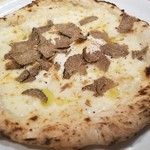 フレイズ フェイマス ピッツェリア - 「トリュフ ピッツァ」　Truffle pizza