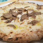 「トリュフ ピッツァ」　Truffle pizza