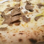 フレイズ フェイマス ピッツェリア - 「トリュフ ピッツァ」　Truffle pizza