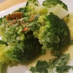 フレイズ フェイマス ピッツェリア - 「ブロッコリーの温かいマリネ」　Broccolo 