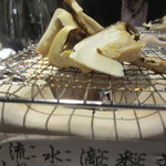 日本料理 TOBIUME - 人脈　ＳomLikeItHot熊本産樫炭を使った、まったけ焼き焼き・・