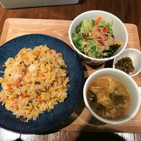珞珈壹号 銀座店 - 五目炒飯（１０００円）