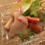 祇をん 段ばた - 鯛と苺のサラダ　フランボワーズビネガー