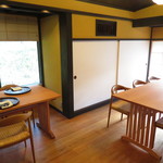 心根 - 明るいテーブル席