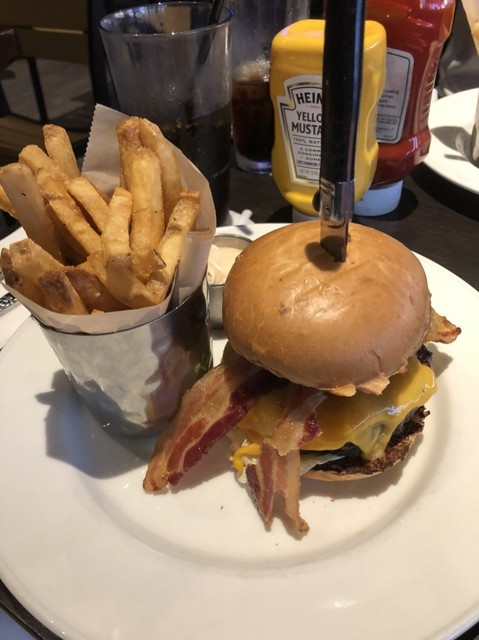 ハードロックカフェ ホノルル　パーカー ハードロックカフェ パーカー グレー 110㎝ つまらなく