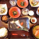 月  - 朝の料理