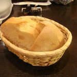 ラ・カパンニーナ - パン、右が自家製パン