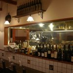 ラ・カパンニーナ - テーブル席３、後はカウンター