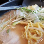 らーめん恵岳房 - 麺のアップです。