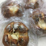 スリジエ - グランベリーとチーズパン