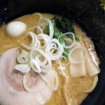 クリーミーTonkotsuラーメン 麺家 神明 - とんこつ