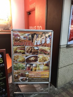 Hooters Ginza - 入り口の看板です。