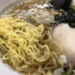 大三元 - 細麺縮れ麺と透明感のある醤油スープ