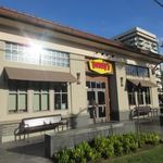Denny's - ２０１８年８月にホノルル動物園そばにオープンした日本でもお馴染みのデニーズさんです。
            