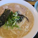 うちだラーメン - 大きなレンゲ！