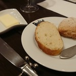 ビストロ　ボンチーノ - パン2種