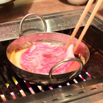 焼肉割烹 馴れうし一頭両騨 - サーロインの和牛トマトすき焼き
