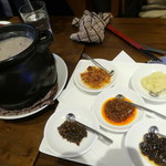 豊栄 - 特製4種の醬（豊栄醬・生姜醬・高菜醬・玉ねぎ醬）とお粥