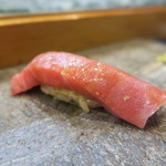 寿司栄 - 鮪中トロ