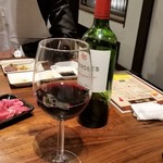MASAJIN - 赤ワイン（チリ産）。飲み放題で出てくるワインにしては美味しいです。