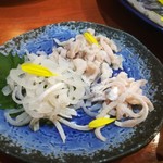 フグ皮一番外側は「鮫皮」に「とうとうみ」で一番肉側は「みかわ」の三種類が別もりで